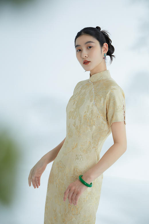 荷言HEYEN 晨幕 真丝羊毛提花黄色旗袍精致优雅袖口手工串珠高定系列 商品图1