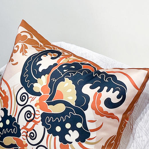 黑蝴蝶群蝶抱枕 商品图1