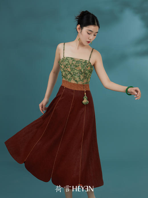 荷言HEYEN 怡红快绿 非遗红云纱拼接织金蜀锦新中式连衣裙高定系列 商品图2