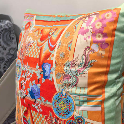 山间凤鸟纹蓝粉色抱枕 商品图2