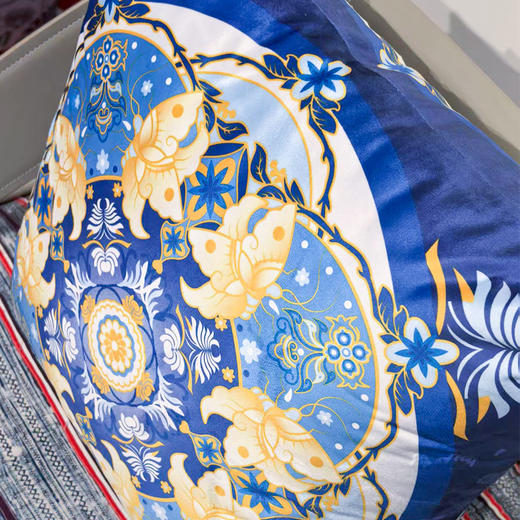 蝴蝶环花抱枕 商品图2