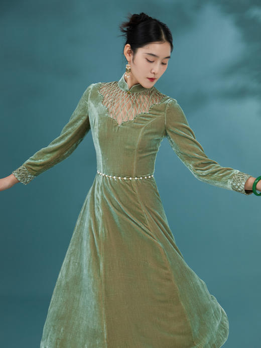荷言HEYEN绿烟清辉 绿色编织真丝丝绒改良旗袍裙手工高级定制时装周 商品图4