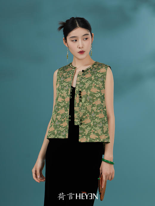 荷言HEYEN 翡冷翠 蝴蝶牡丹八仙纹非遗蜀锦新中式马甲拼接真丝丝绒 手工缠金线一字扣高定系列 商品图1