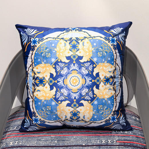 蝴蝶环花抱枕 商品图0