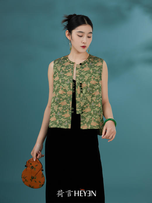 荷言HEYEN 翡冷翠 蝴蝶牡丹八仙纹非遗蜀锦新中式马甲拼接真丝丝绒 手工缠金线一字扣高定系列 商品图0