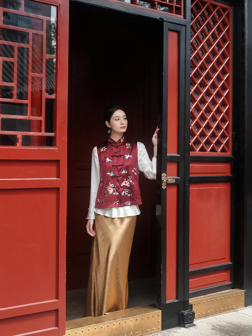 盛唐牡丹大师系列-王小潇 |富贵牡丹手绣真丝马甲-红色 商品图3