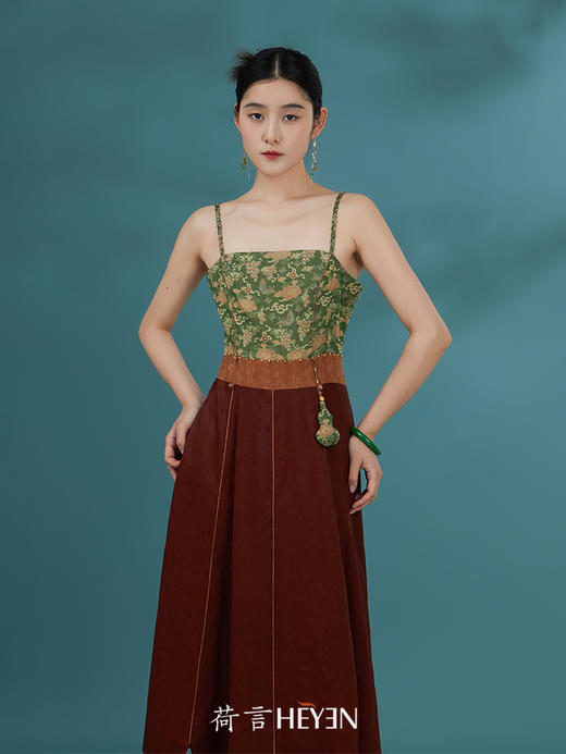 荷言HEYEN 怡红快绿 非遗红云纱拼接织金蜀锦新中式连衣裙高定系列 商品图0
