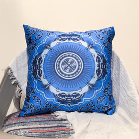 蓝色蜡染蝴蝶卷草纹抱枕