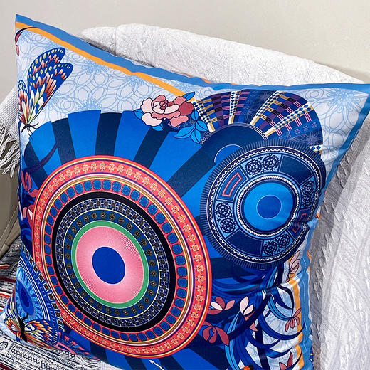 百褶裙蓝黄色抱枕 商品图4