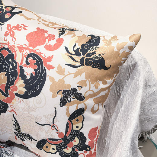 黑蝴蝶群蝶抱枕 商品图2