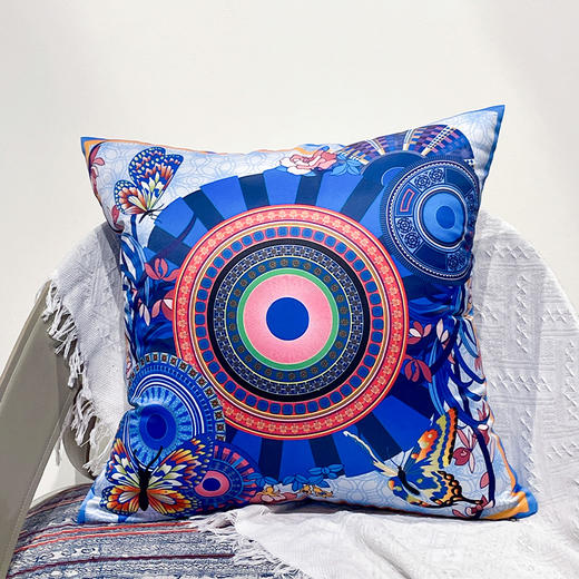 百褶裙蓝黄色抱枕 商品图3