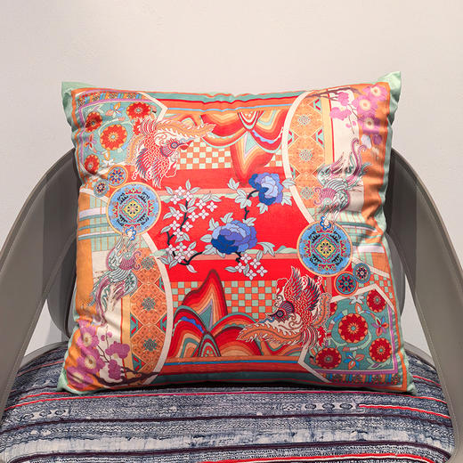 山间凤鸟纹蓝粉色抱枕 商品图0