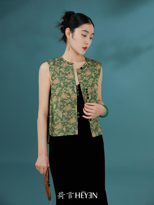 荷言HEYEN 翡冷翠 蝴蝶牡丹八仙纹非遗蜀锦新中式马甲拼接真丝丝绒 手工缠金线一字扣高定系列 商品图2
