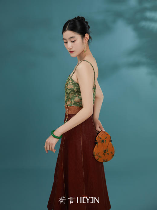 荷言HEYEN 怡红快绿 非遗红云纱拼接织金蜀锦新中式连衣裙高定系列 商品图3