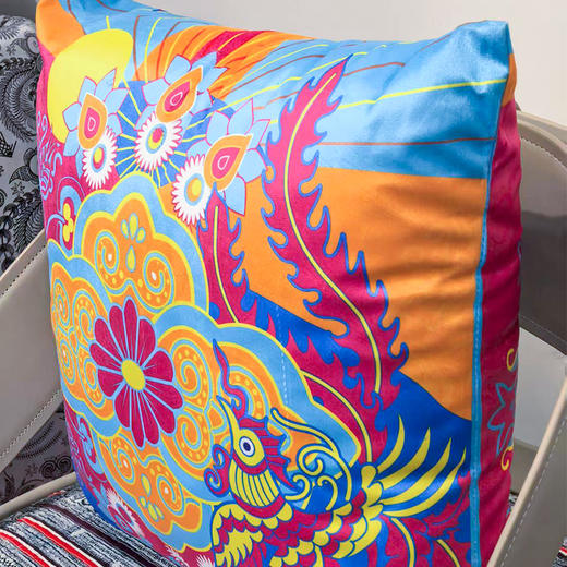 凤鸟如意纹抱枕 商品图2