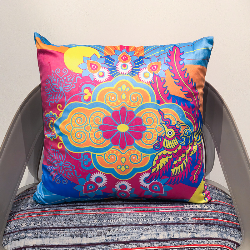 凤鸟如意纹抱枕