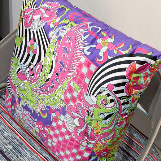 鹳宇鸟富贵花紫色抱枕 商品图1