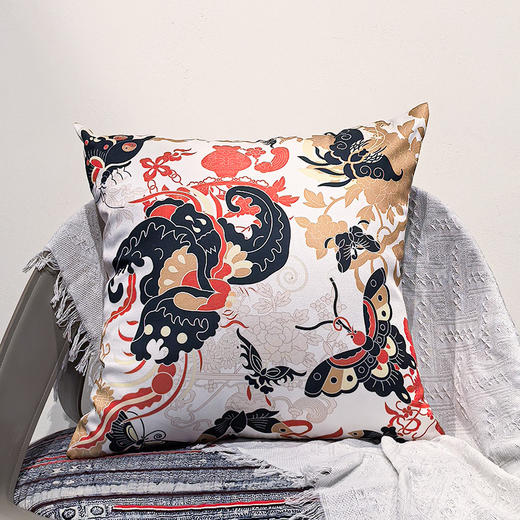 黑蝴蝶群蝶抱枕 商品图0