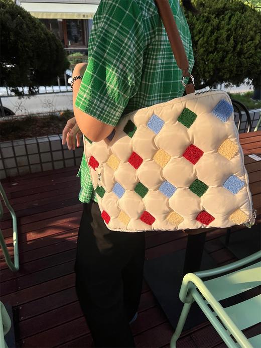 Tagi OK砰砰电脑包 方格grid 15.6英寸 "Put-put"充棉刺绣枕头手提笔记本包 商品图1