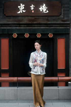 盛唐牡丹大师系列 | 富贵长寿真丝手绣棉背心 (盛唐牡丹与非遗传承人王小潇联名系列)