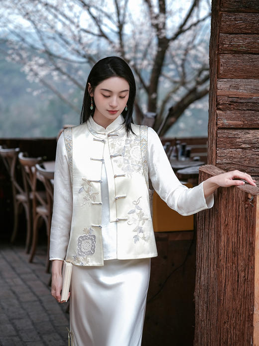 盛唐牡丹盛奢系列| 手推绣盘银对襟马甲 商品图2