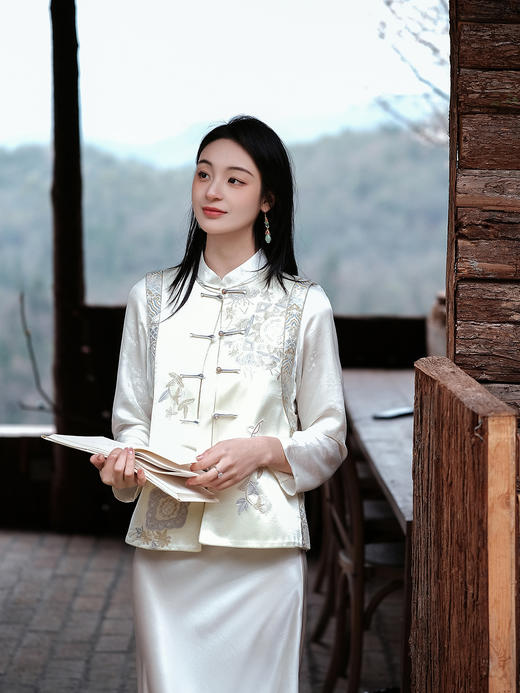 盛唐牡丹盛奢系列| 手推绣盘银对襟马甲 商品图0