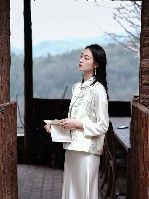 盛唐牡丹盛奢系列| 手推绣盘银对襟马甲 商品图5