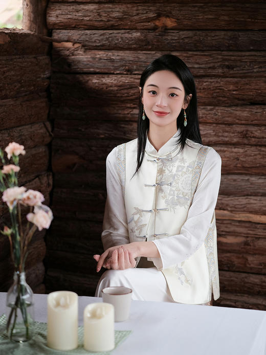 盛唐牡丹盛奢系列| 手推绣盘银对襟马甲 商品图1