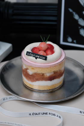 乌龙茶桃杯子蛋糕