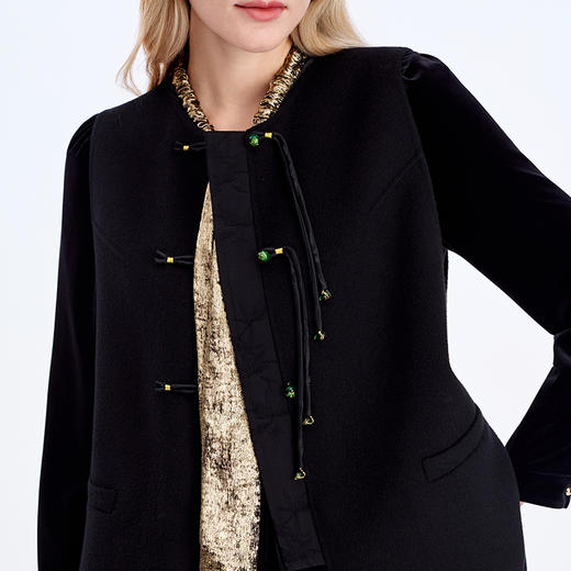 EITIE爱特爱新中式绿色宝石流苏扣纯羊毛马甲大衣8314001 商品图4