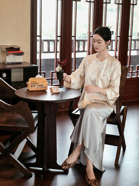 大师系列| 重缎真丝手绣偏襟外套-淡黄