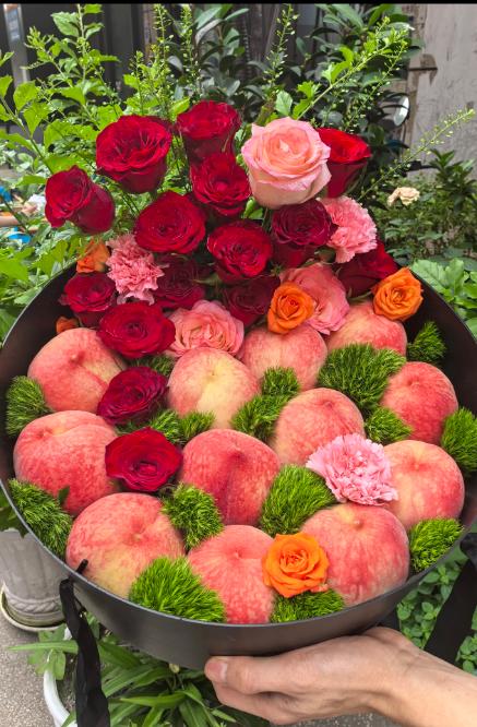 桃你喜欢水果鲜花礼盒 商品图0