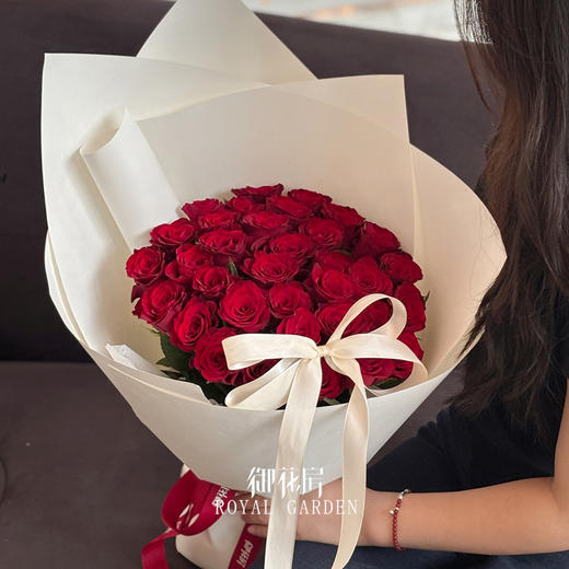 33枝/52枝/99枝红玫瑰  • 鲜花花束 商品图2