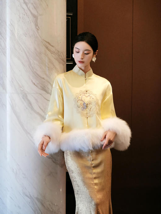 盛唐牡丹大师系列-卢梅红 | 绣茸真丝团纹手绣狐狸毛棉外套 商品图0