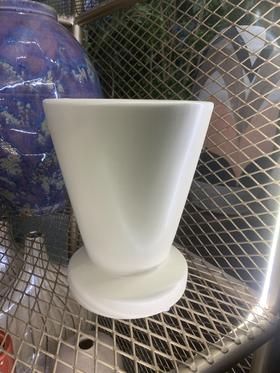 米色小号花盆