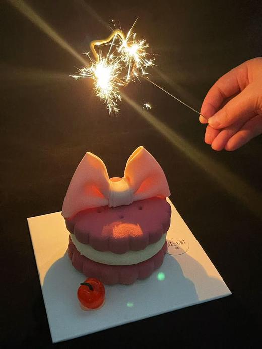 emoji慕斯蝴蝶结蛋糕（提前24小时预订） 商品图1