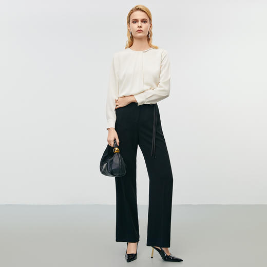 EITIE爱特爱秋季新款高级感气质钉珠直筒显瘦纯色上衣7913617 商品图1