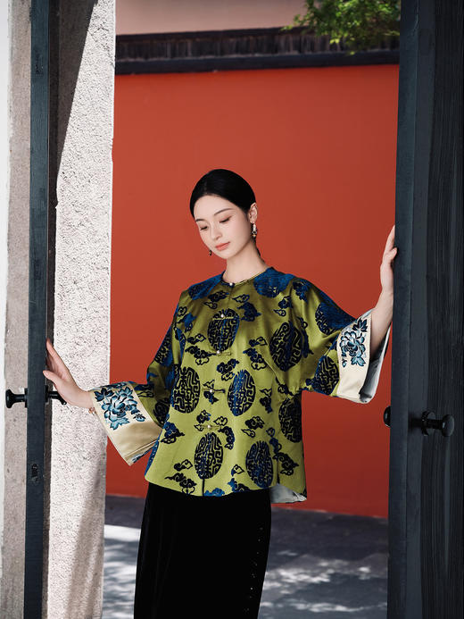 盛唐牡丹大师系列 | 真丝漳绒寿字团纹手绣外套(盛唐牡丹与非遗传承人王小潇联名系列) 商品图0