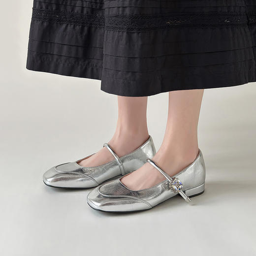 Safiya/索菲娅2025法式方头钻扣时尚低跟浅口银色玛丽珍单鞋SFD3111416 商品图1