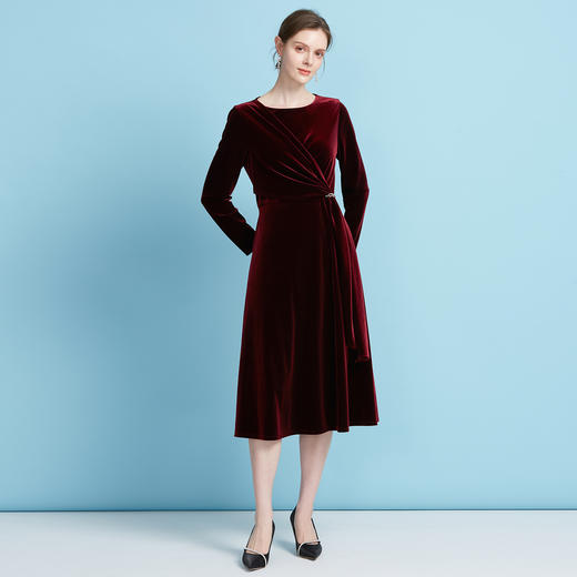 EITIE爱特爱气质圆领收腰显瘦酒红色丝绒长袖连衣裙秋季新款C2507802 商品图3