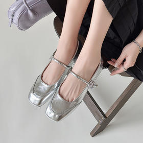 Safiya/索菲娅2025法式方头钻扣时尚低跟浅口银色玛丽珍单鞋SFD3111416