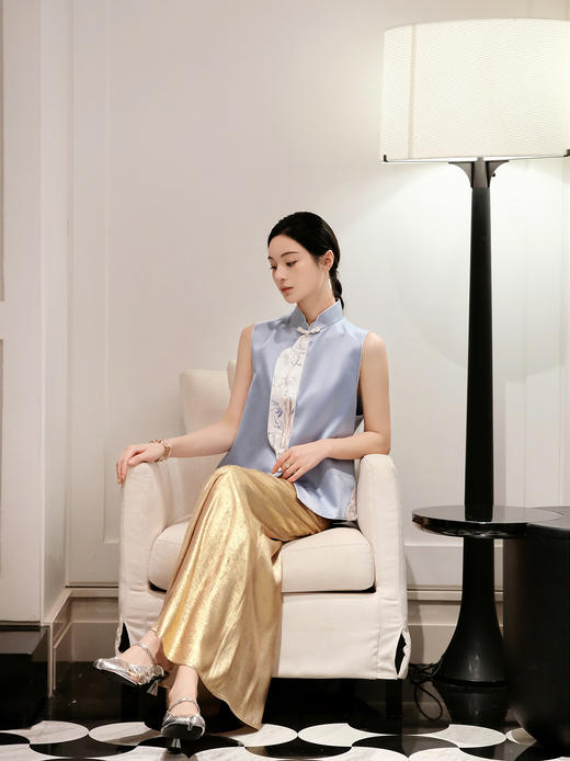 盛唐牡丹大师系列-卢梅红 | 兰亭丝毛手绣偏襟马甲 商品图5