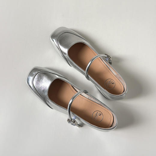 Safiya/索菲娅2025法式方头钻扣时尚低跟浅口银色玛丽珍单鞋SFD3111416 商品图3