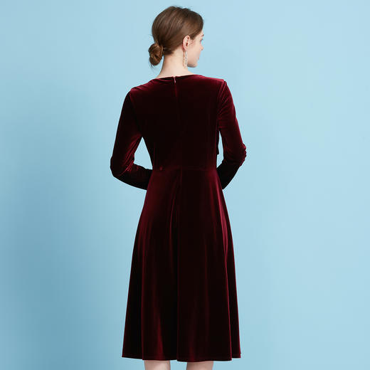 EITIE爱特爱气质圆领收腰显瘦酒红色丝绒长袖连衣裙秋季新款C2507802 商品图4