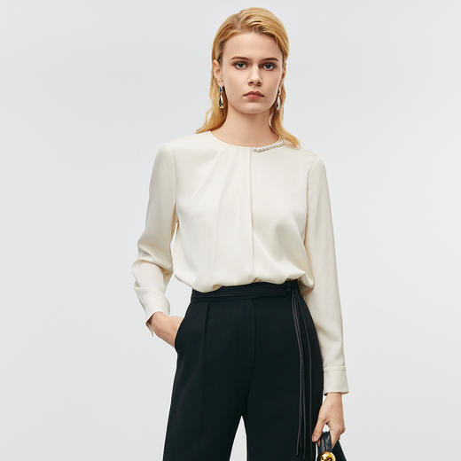 EITIE爱特爱秋季新款高级感气质钉珠直筒显瘦纯色上衣7913617 商品图2