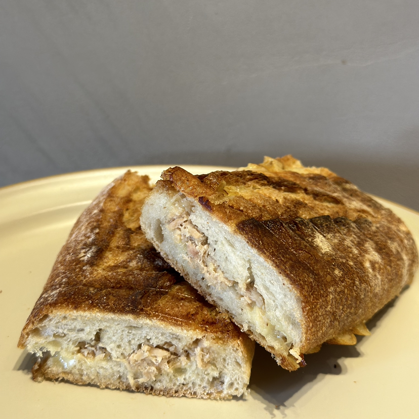 吞拿鱼芝士法棍panini