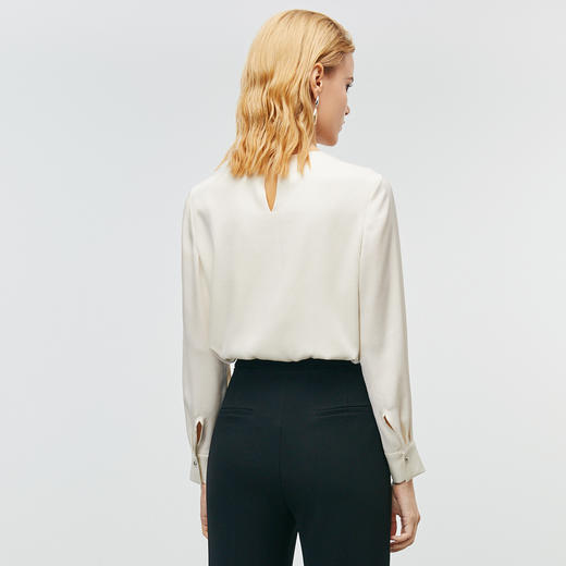 EITIE爱特爱秋季新款高级感气质钉珠直筒显瘦纯色上衣7913617 商品图4