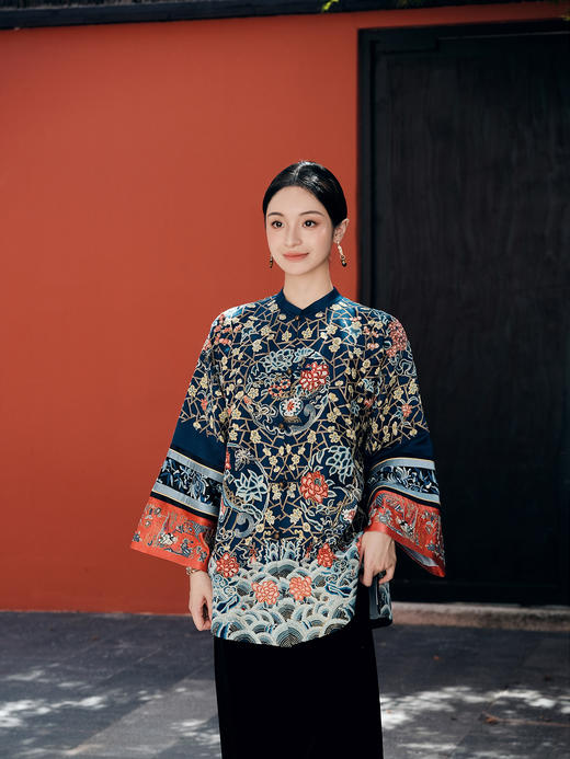 下架|盛唐牡丹大师系列 | 满打籽双挽袖冰裂梅花纹手绣吉服外套(盛唐牡丹与非遗传承人王小潇联名作品) 商品图1