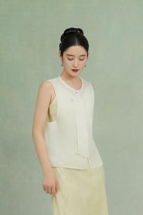 荷言GL 初夏 桑蚕丝牡丹暗纹圆领新中式白色马甲顺滑宽松显瘦压褶设计