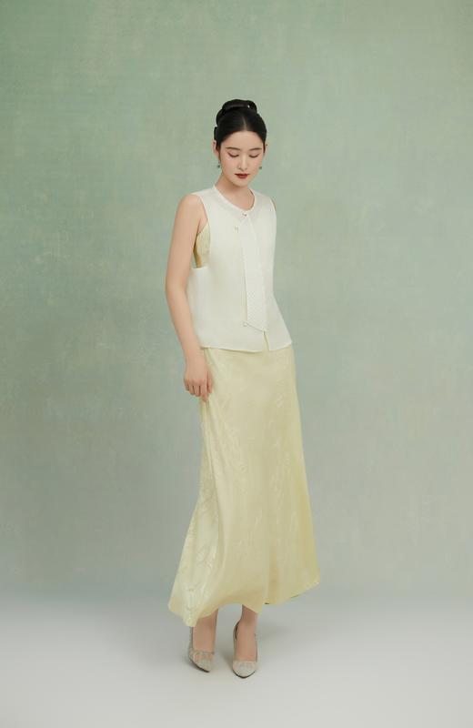 荷言GL 初夏 桑蚕丝牡丹暗纹圆领新中式白色马甲顺滑宽松显瘦压褶设计 商品图3